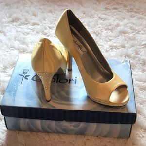 Coloriffics Venus dyeable peep-toe jeweled shoes!